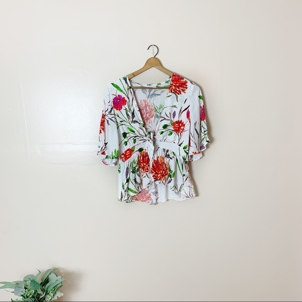 [The Room] White & Colored Floral Print Flutter Sleeve Tie Detail Cropped Top
